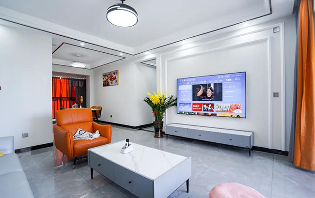 105㎡三居室，用冷暖色調(diào)碰撞出年輕人有趣的簡(jiǎn)約生活。